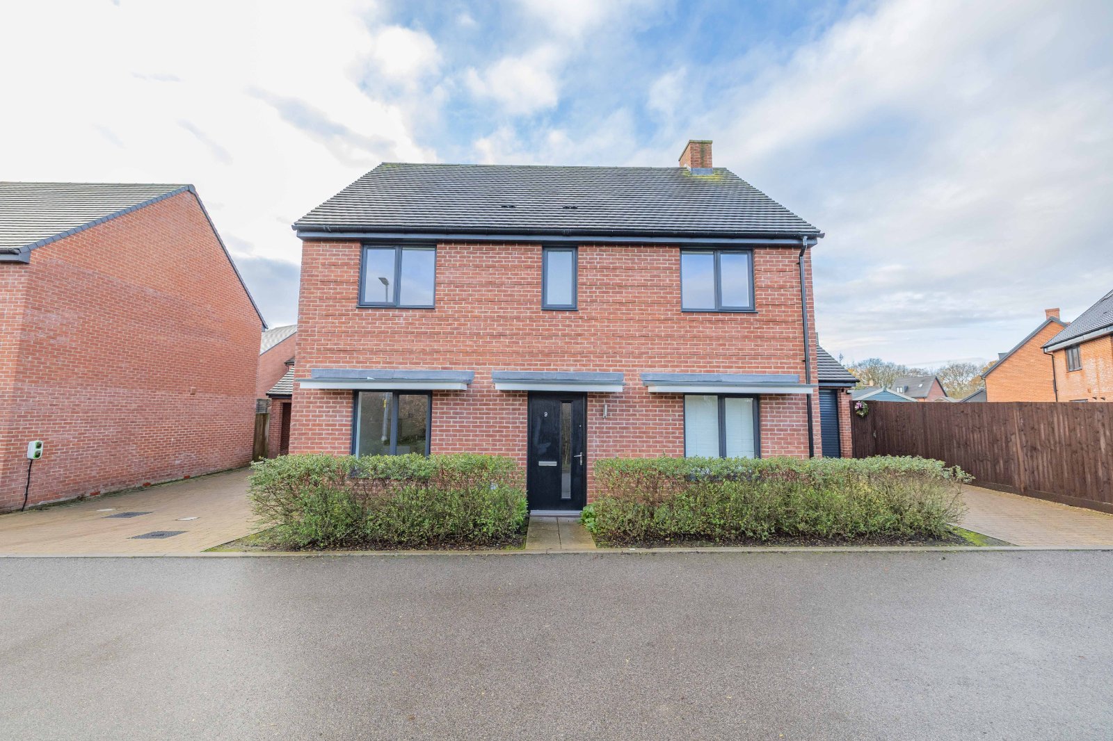 Paddock Close, Kingsnorth, Ashford, Kent, TN25 - Miles & Barr