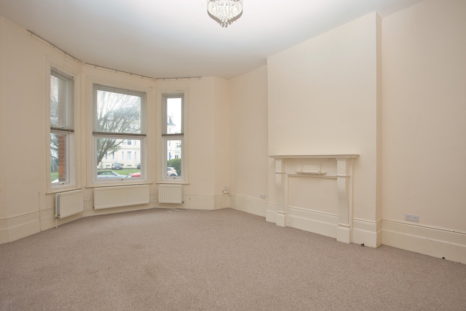 Apartment to rent with bedrooms in Bouverie Road West