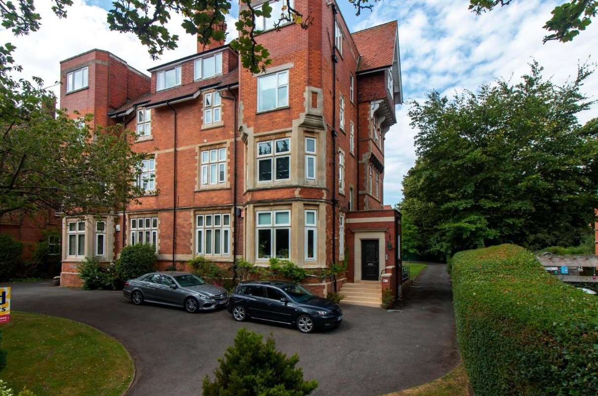 61 Earls Avenue, Folkestone, CT20 - Miles & Barr